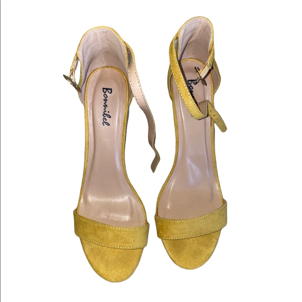 Yellow sandal heel